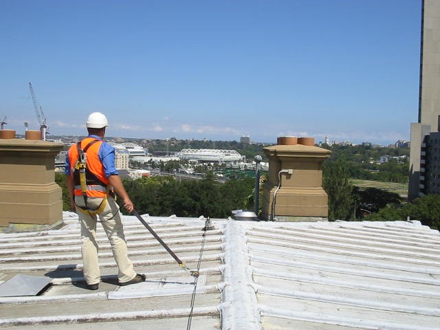 How to Work Safely on a Roof: Essential Safety Guidelines for Roofing Professionals